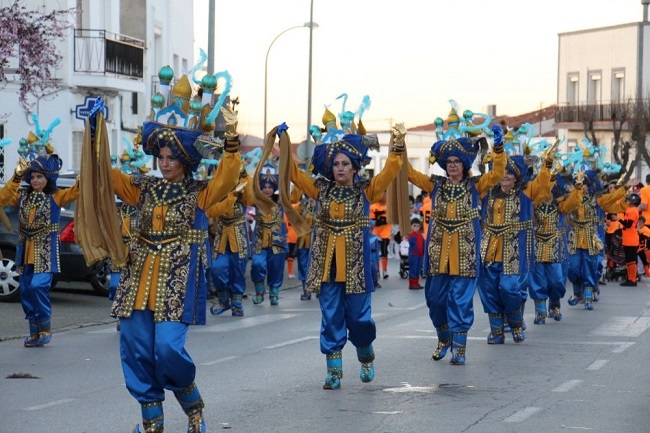 La alegría del Carnaval inundó las calles de Los Santos de Maimona en su gran desfile 