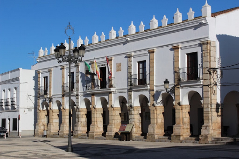 El Ayuntamiento de Fuente del Maestre acordó enajenar varios bienes mediante subasta pública