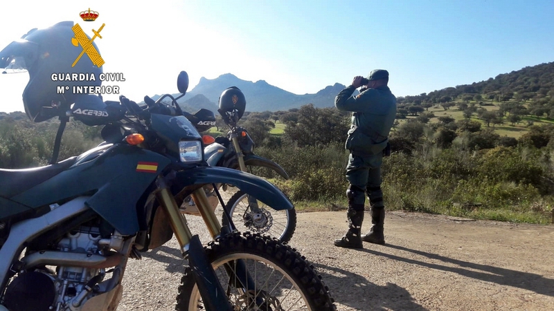 Denunciados 18 conductores de motos y quads que circulaban por espacios forestales protegidos de Fuente del Maestre, Feria, La Lapa y La Parra