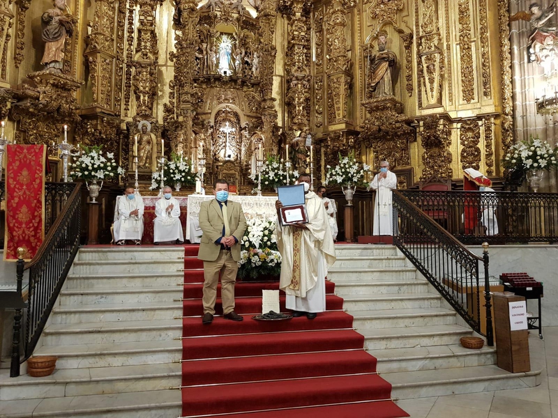 El sacerdote Don Carlos Kabanda se despide de Fuente del Maestre en una misa de Acción de Gracias sencilla y emotiva