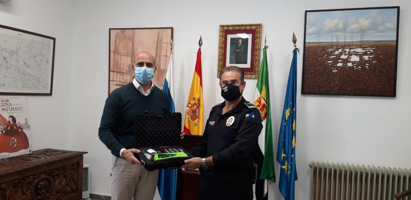 La Policía Local de Zafra incorpora nuevo equipo al adquirir un etilómetro evidencial portátil