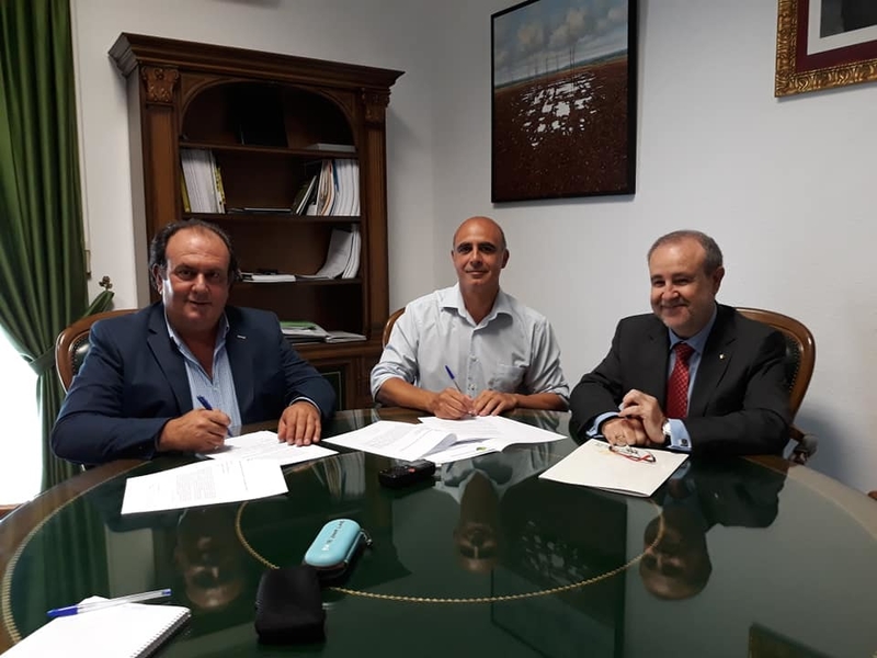 El Ayuntamiento de Zafra y Caja Rural de Extremadura firman un convenio de colaboración destinado a la Feria Internacional Ganadera