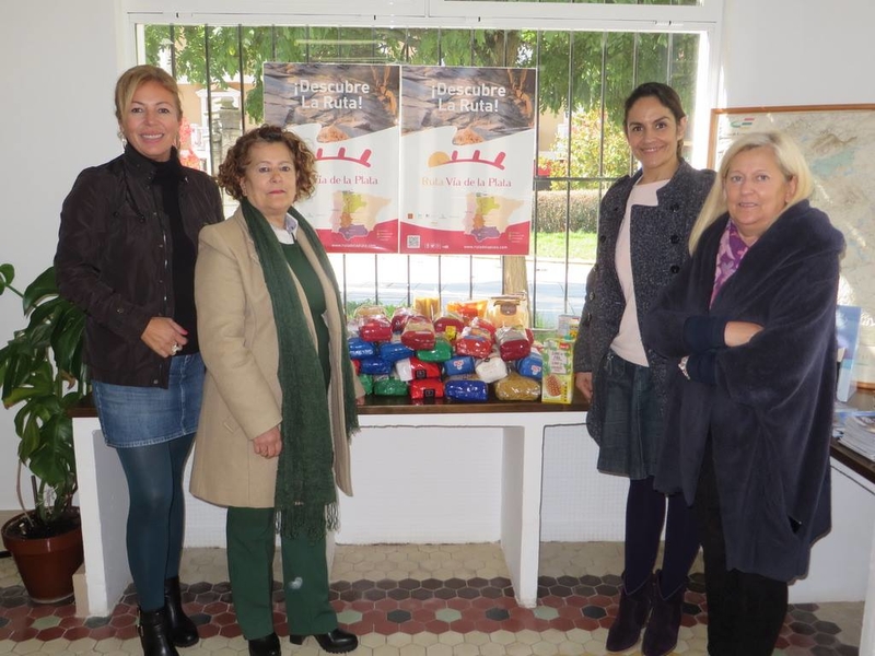 El Ayuntamiento de Zafra entrega a Cáritas 62 kilos de alimentos recaudados en la ruta de la Vía de la Plata