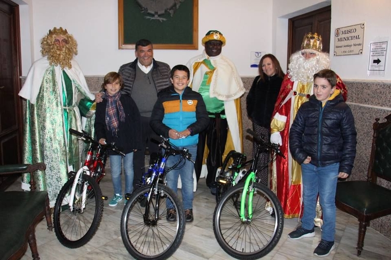 Los Reyes Magos clausuran una brillante navidad en Los Santos de Maimona