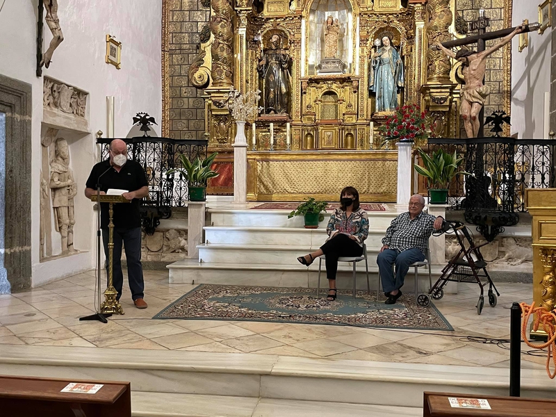 Presentado en Zafra el libro `Natillas con Nubes de Claras y Canelas