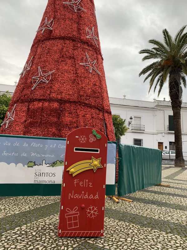 Los Reyes Magos instalan sus buzones reales en 3 plazas de Los Santos de Maimona