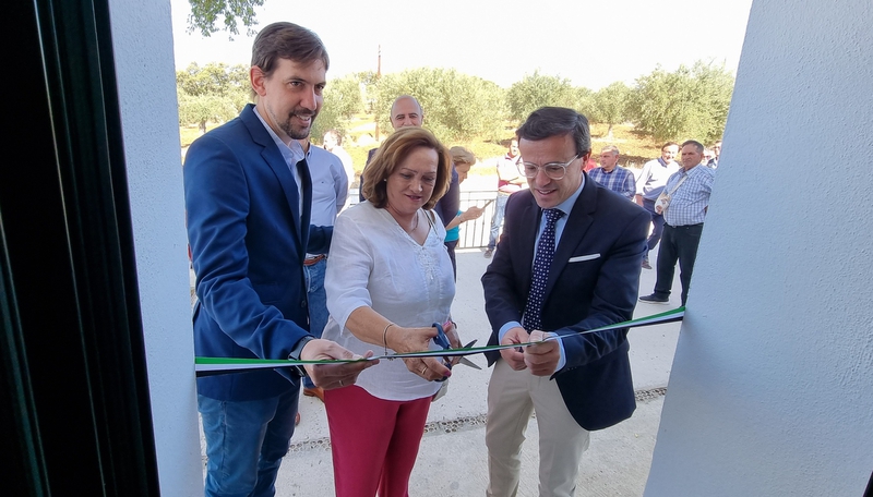 El presidente de la Diputación de Badajoz inaugura la residencia universitaria de Valverde de Burguillos