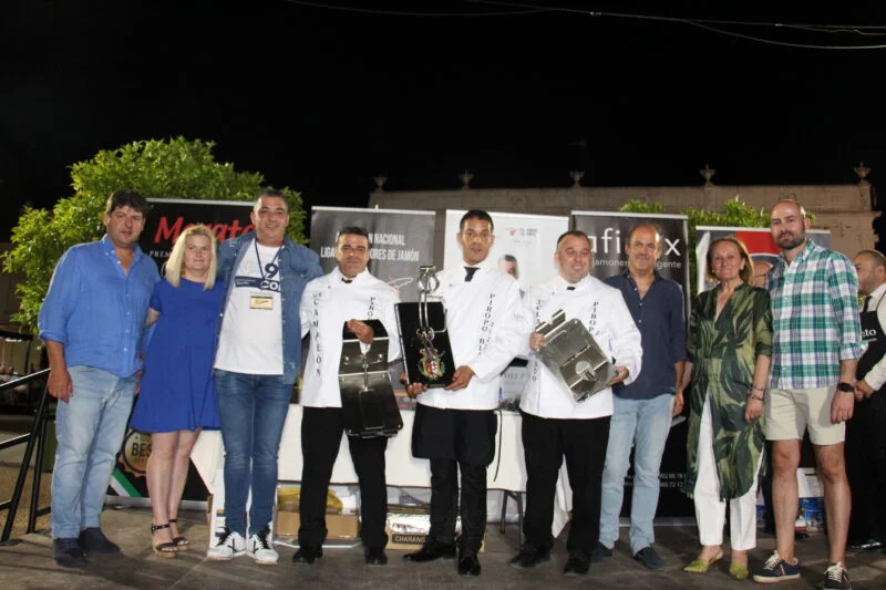 Francisco Javier Ruiz ganó el primer premio en el Concurso Nacional de Cortadores de Jamón `El Piropo Blanco de Los Santos de Maimona