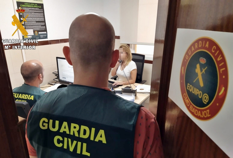 La Guardia Civil implica a cuatro ciberdelincuentes por estafar 12.500 euros a vecinos de La Parra y Novelda del Guadiana