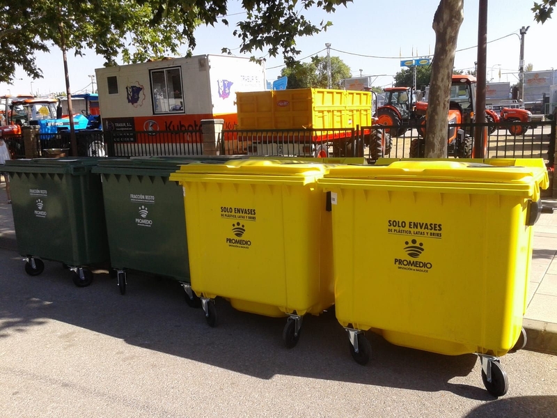 Promedio y el Ayuntamiento de Zafra promueven el reciclaje de plásticos, latas y briks en la Feria