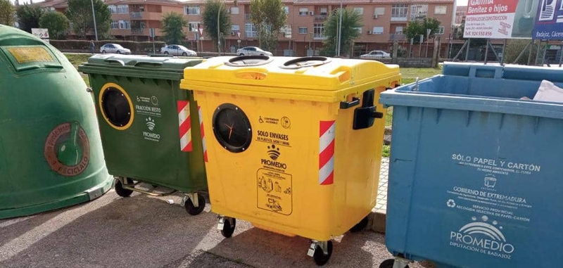 El Ayuntamiento de Zafra y Promedio instalan contenedores adaptados para persona con movilidad reducida