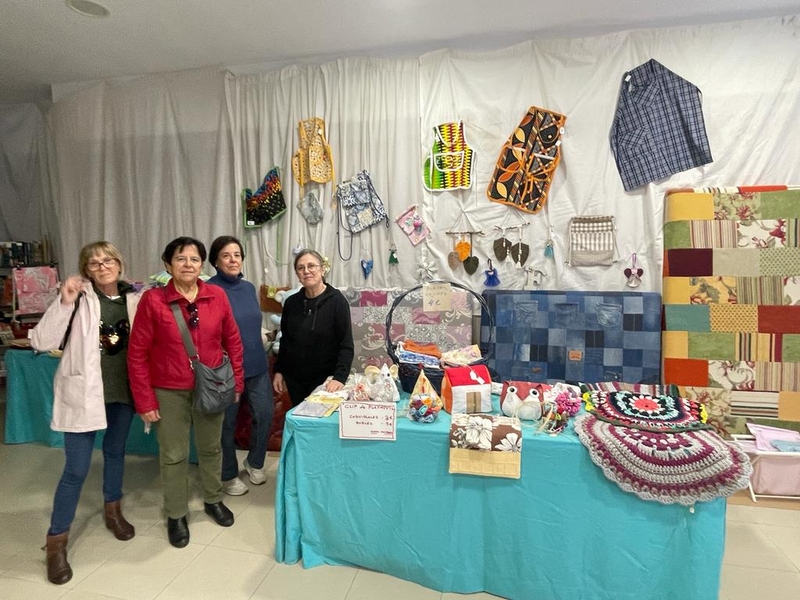 El Mercadillo Artesanal de Zafra Solidaria estará abierto hasta el día 5 de diciembre en la calle Sevilla