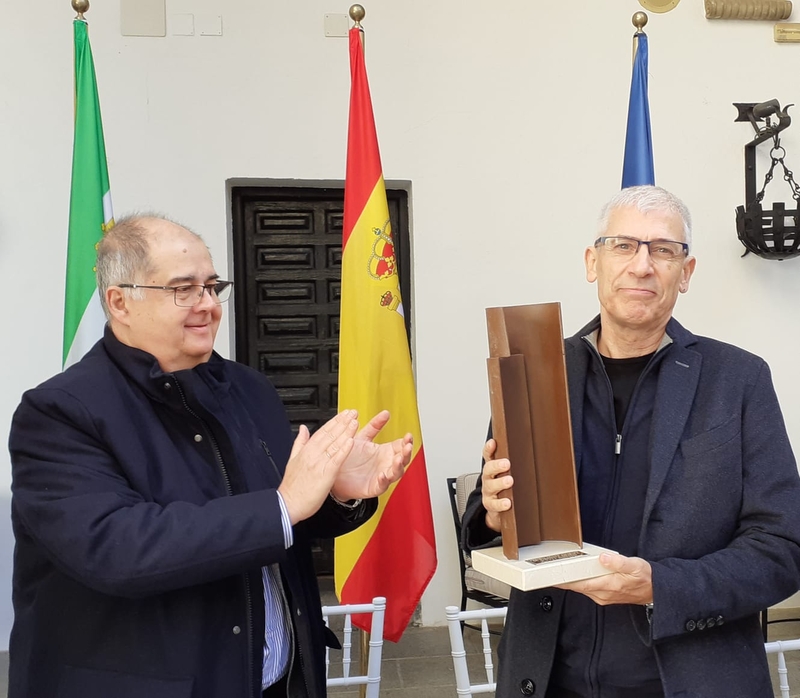 El escritor madrileño José Ovejero recoge en Zafra el XVIII Premio Dulce Chacón de Narrativa Española