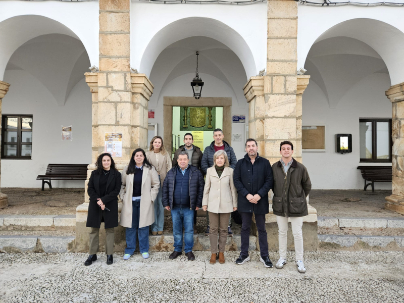 La Consejera de Turismo Victoria Bazaga estuvo en Fuente del Maestre para apoyar la candidatura en la campaña `Juntos Brillamos Más´ de Ferrero Rocher