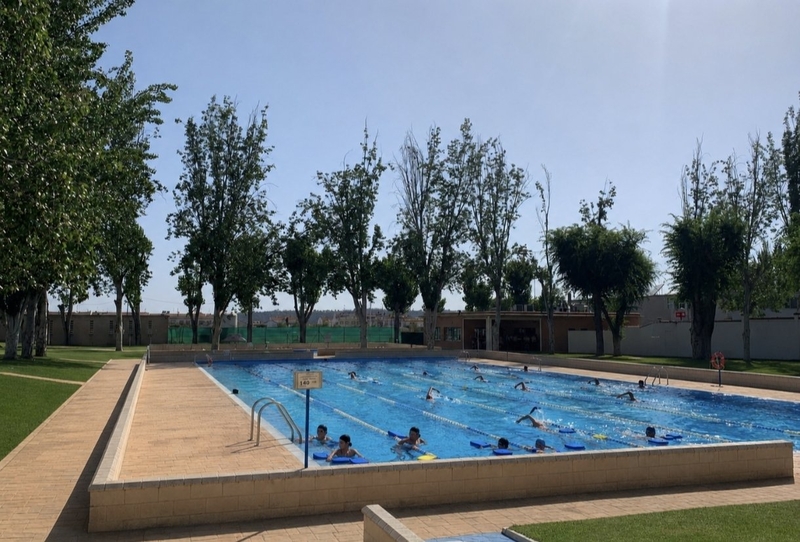 El SMD presenta el programa `Verano Deportivo´ 2026 en Zafra con cursos de natación y aquagym en la piscina municipal