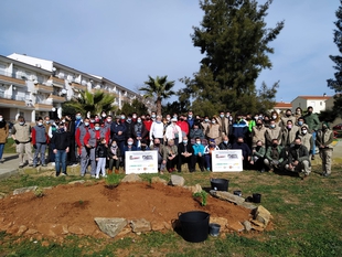 Realizada una plantación solidaria en los parques de Severiana Fernández y el Pico Veleta de Zafra
