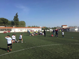 Casi 300 escolares de Los Santos de Maimona compartieron un día deportivo de convivencia en el Torneo Intercentros