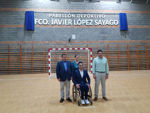 Emotivo acto de nominación del Pabellón Deportivo de Fuente del Maestre en honor de Francisco Javier López Sayago