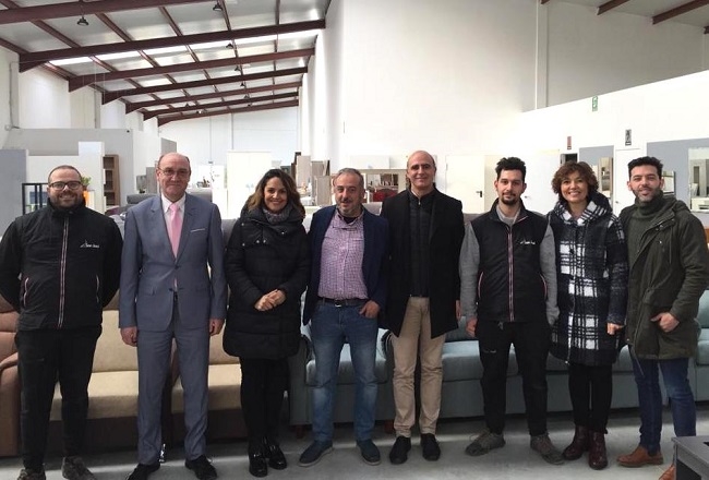 El alcalde de Zafra ha visitado esta mañana la nuevas instalaciones de los Muebles San José