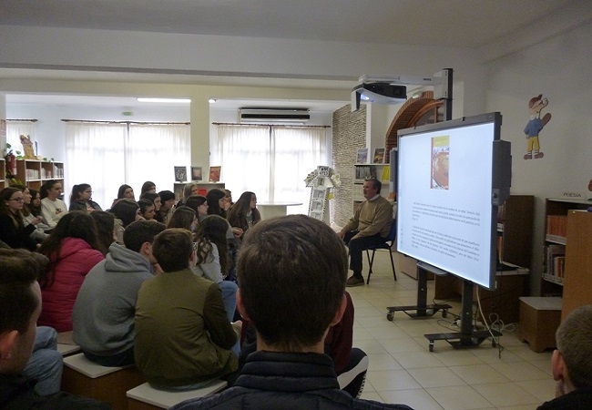Justo Vila mantuvo un encuentro con lectores en Zafra dentro de las actividades del Plan de Fomento de la Lectura