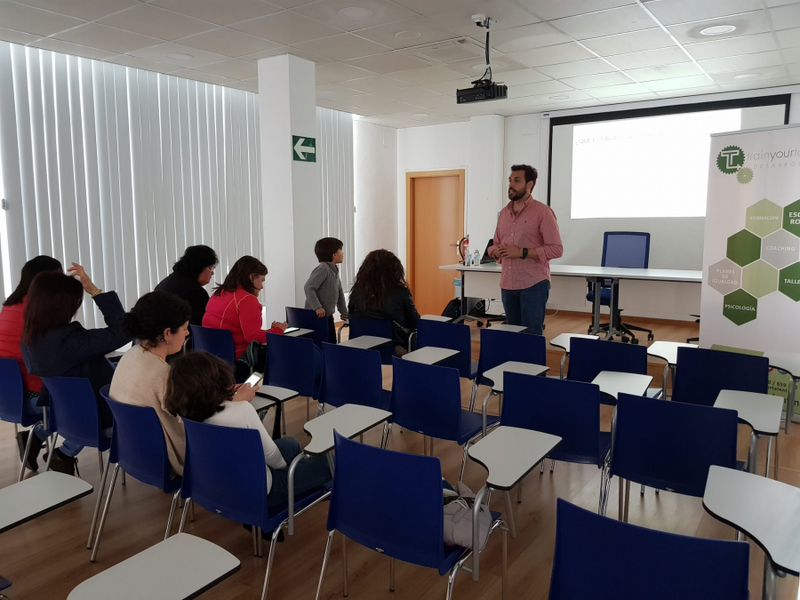 Pablo Bonilla impartió un taller titulado `Navegando en Red en Fuente del Maestre