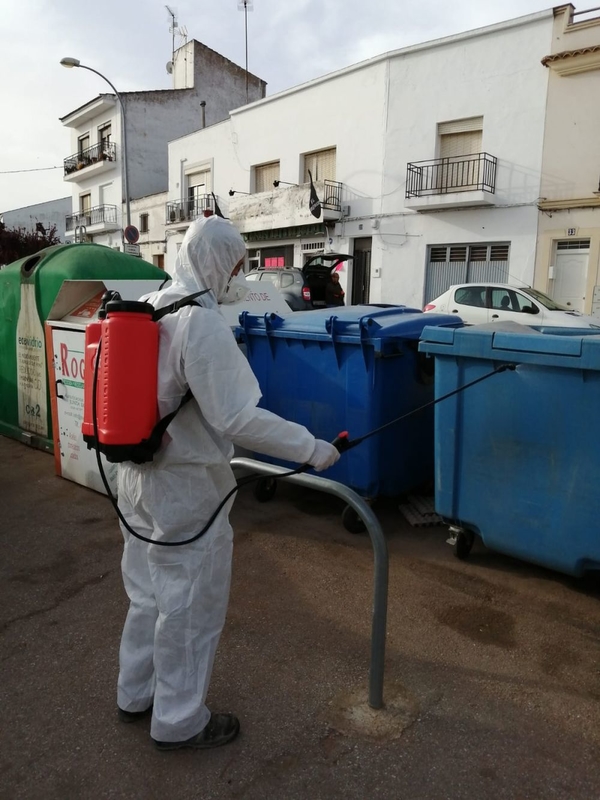 En marcha un servicio especial de limpieza de Los Santos de Maimona, para la prevención del coronavirus