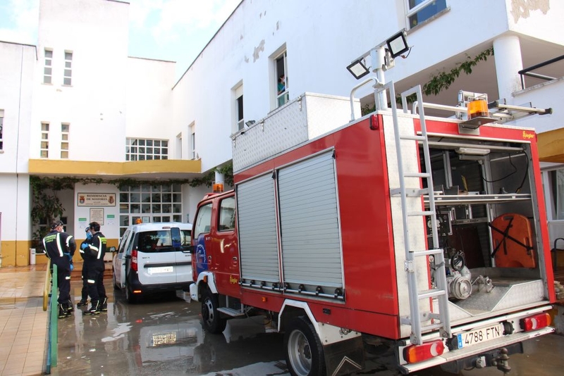 Los bomberos han desinfectado hoy la residencia de mayores de Los Santos de Maimona