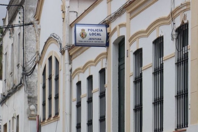La Policía Local de los Santos de Maimona detiene a un individuo por incumplimientos reiterados del estado de alarma