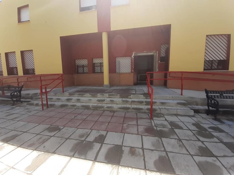 Finalizan las obras de adecuación de una sala de la residencia de Zafra para visitas seguras de familiares