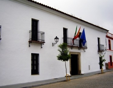 El Ayuntamiento de Burguillos del Cerro informa de un positivo por covid-19 en la localidad