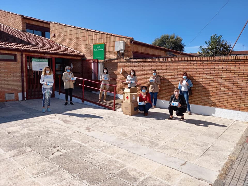 El Ayuntamiento de Burguillos del Cerro ha repartido 8000 euros de material anticovid en sus centros educativos
