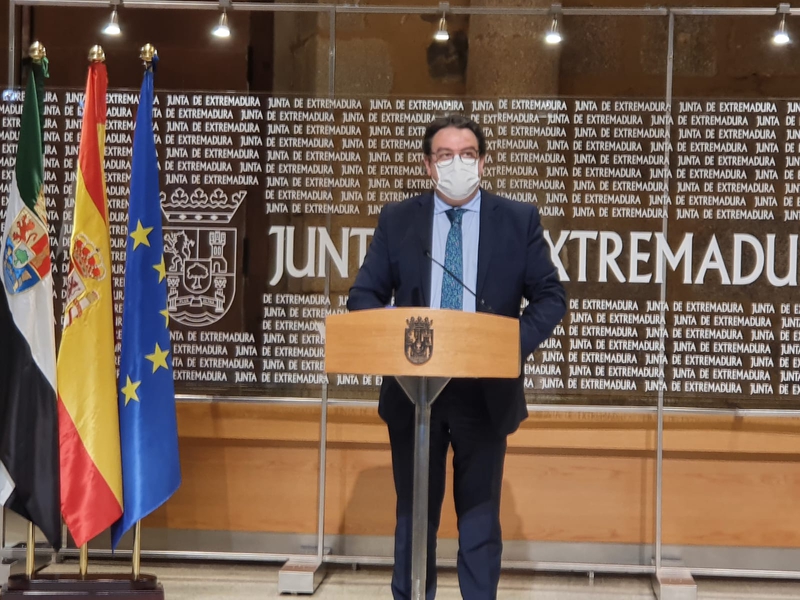 Se flexibiliza el horario comercial en Extremadura y se amplían el toque de queda (28 días) y el cierre perimetral de municipios (7 días)