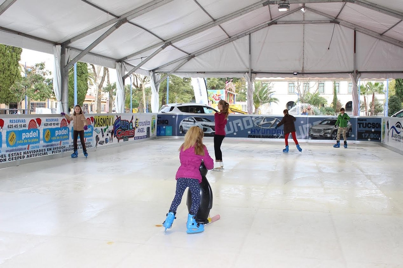Inaugurada la pista de patinaje sobre hielo en Zafra