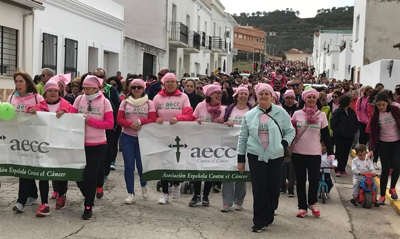 Masiva particdipación ciudadana en la marca solidaria conmemorativa del día mundial del cáncer organiza por la aecc