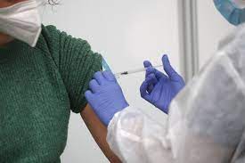 Nueva vacunación masiva contra la covid-19 en Zafra para nacidos del 1962 a 1965 de doce localidades de la comarca