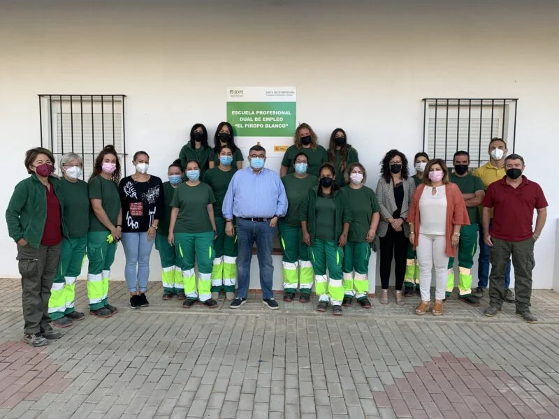 15 alumnos se están formando en la EPD `El Piropo Blanco de Jardinería en Los Santos de Maimona
