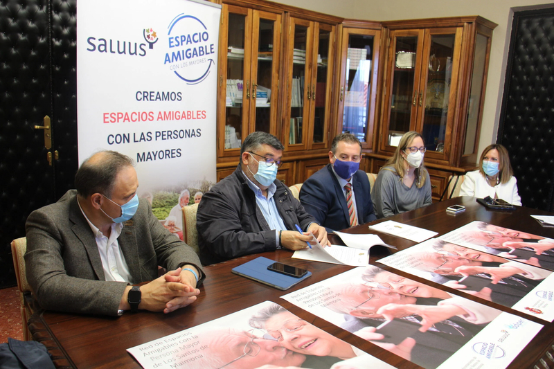 El Ayuntamiento de Los Santos y Saluus implantarán en la localidad Espacios Amigables con las Personas Mayores