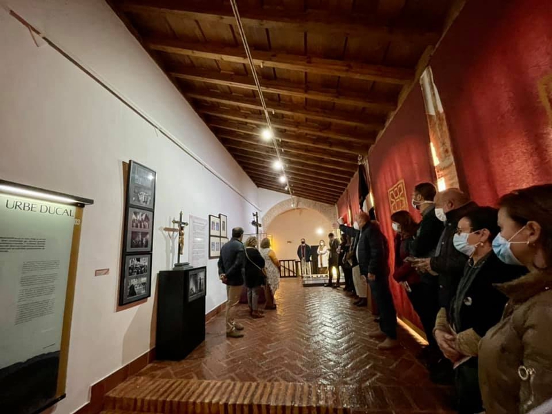 Inagurada la exposición `Contemplad el Árbol de la Cruz en el Museo de Santa Clara de Zafra
