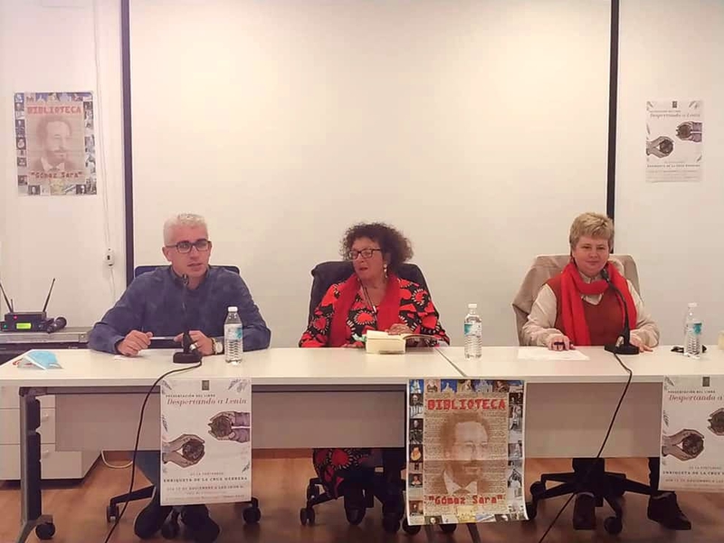El Centro Cultural Gómez-Sara de Fuente del Maestre acogía la presentación de la novela `Despertando a Lenin
