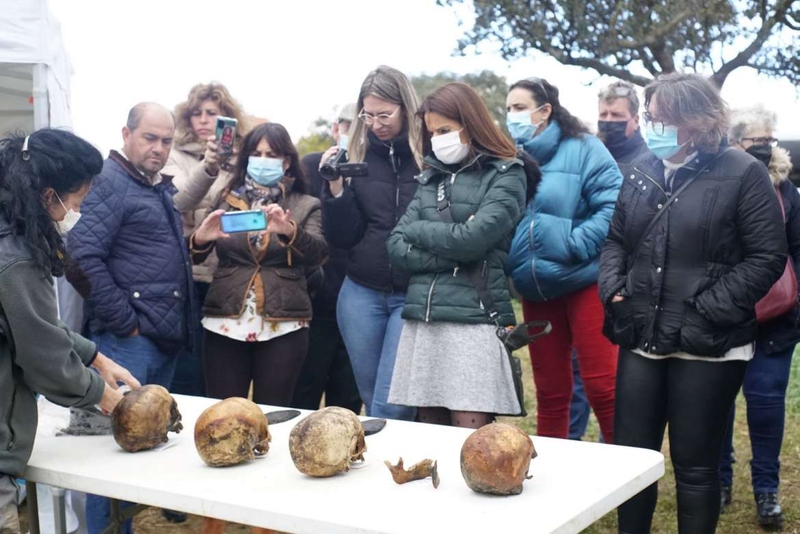 Hallados restos de 13 personas en los trabajos de exhumación en el Pozo de Salamanco Chico, cercano a la localidad de Feria