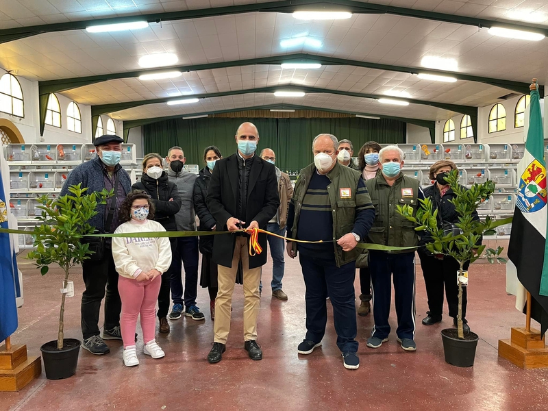 Inaugurada la exposición de la Asociación de Canaricultores El Castellar de Zafra con más de 1000 ejemplares