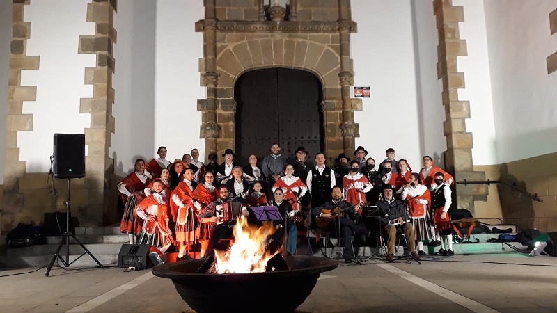 `Vive lo nuestro celebró el Día de Santa Lucía en la Plaza de Don Luis Zambrano de Fuente del Maestre