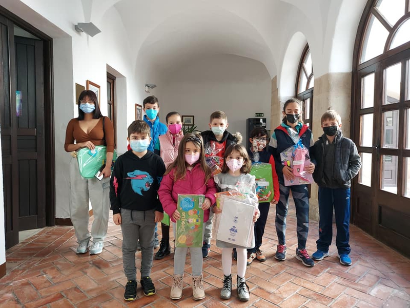 El Ayuntamiento de Burguillos del Cerro hace entrega de los premios del XXV Concurso de Postales Navideñas 2021