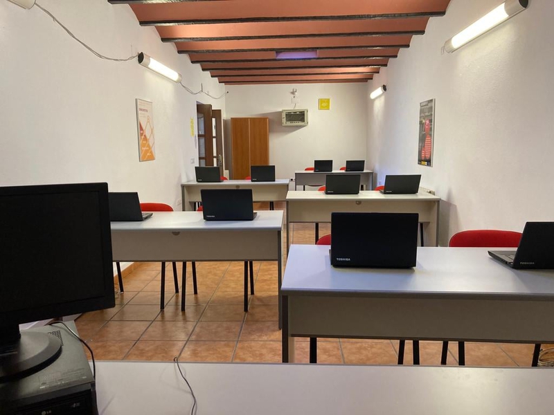 El Centro de Juventud de Medina de las Torres estrena una sala de informática completamente renovada