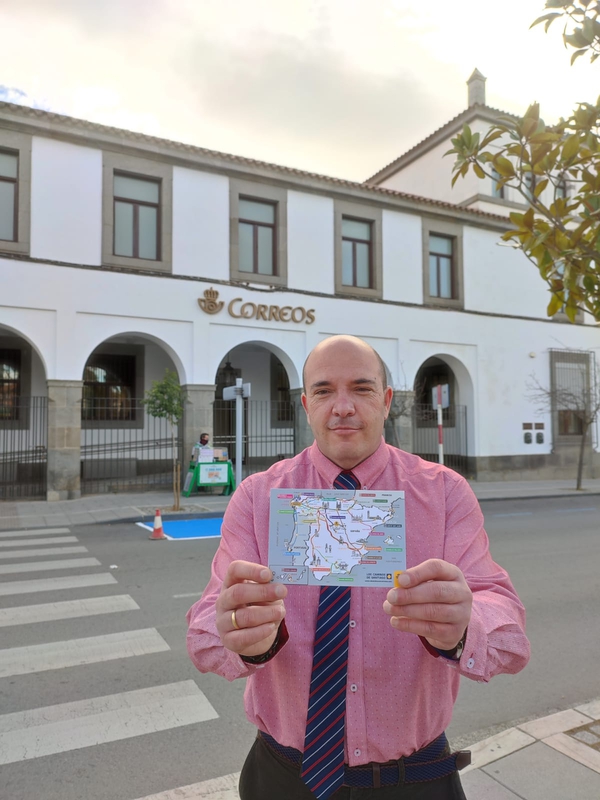 Correos distribuye en su Oficina de Zafra sus postales con las principales Rutas del Camino de Santiago