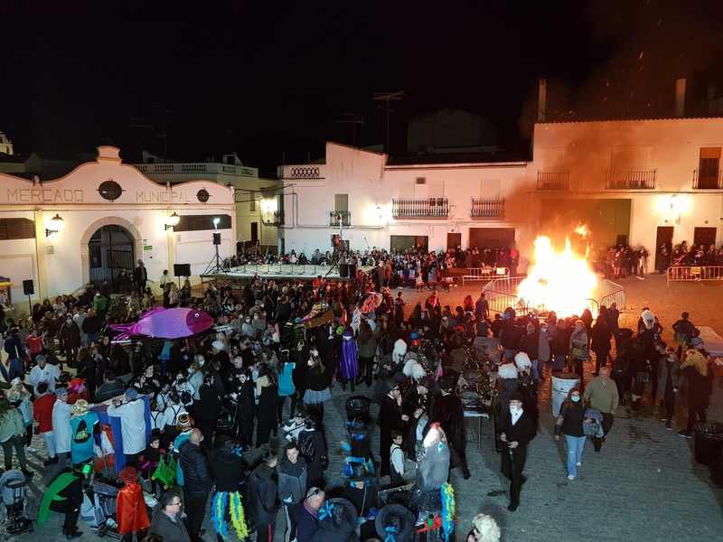Espectacular fin de los carnavales fontaneses con el Entierro de la Sardina