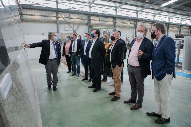 Fernández Vara resalta la fortaleza de la UE en la inauguración de Piedras, Canteras y Producciones S.L. en Burguillos del Cerro