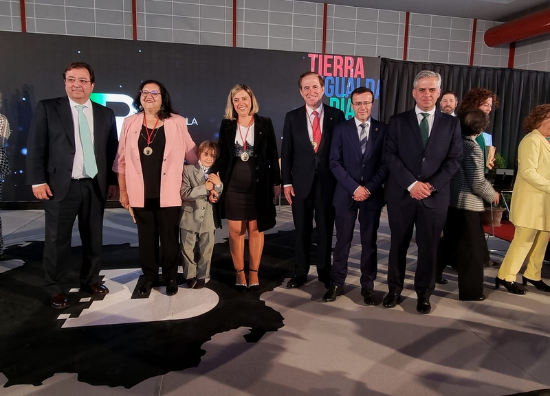 La escritora segedana Inma Chacón recibe la Medalla de Oro de la Provincia de Badajoz 2022