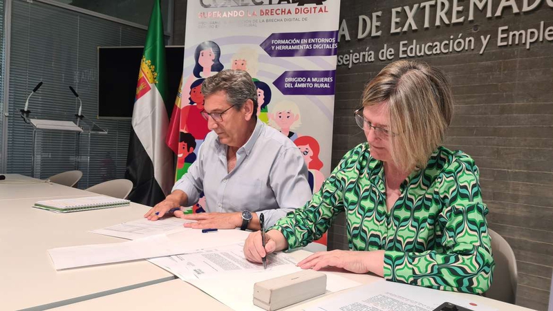 Zafra y Burguillos del Cerro acogerán los cursos de la Junta y AUPEX para mejorar las competencias digitales de mujeres