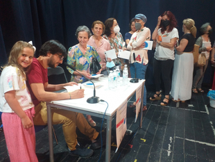 Más de 120 personas asisten en Fuente del Maestre a la presentación de `Todavía las Palabras´ de Gabino S. Llamazares